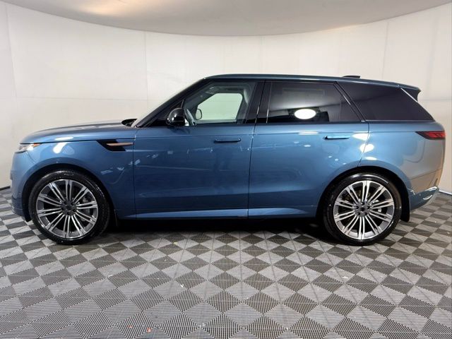 2025 Land Rover Range Rover Sport SE photo 3