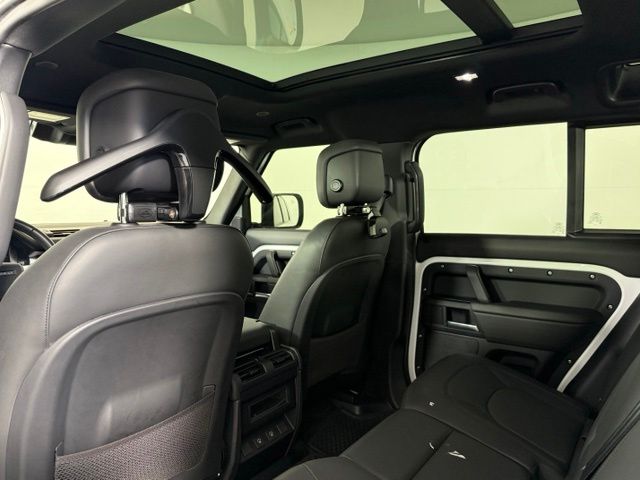 2025 Land Rover Defender X-Dynamic SE - Photo 21