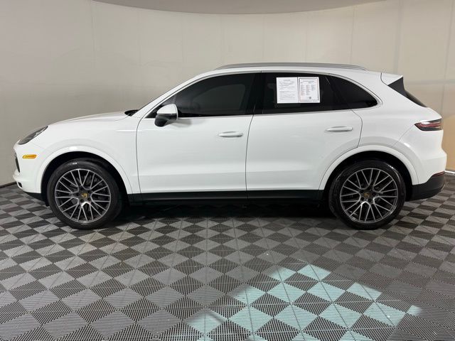 2021 Porsche Cayenne Base photo 2