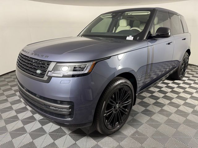 2025 Land Rover Range Rover SE photo 3