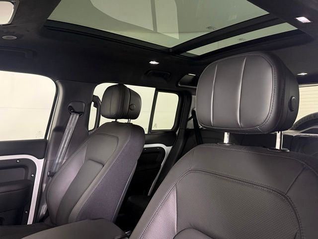 2025 Land Rover Defender V8 - Photo 32