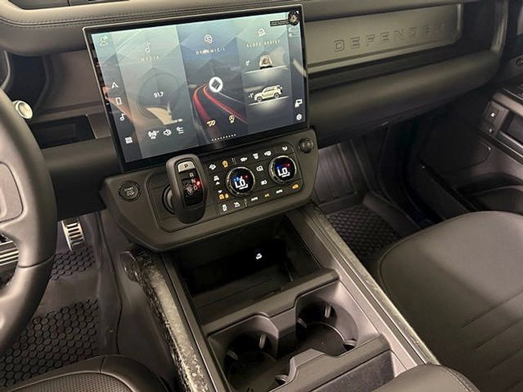 2026 Land Rover Defender OCTA - Photo 34