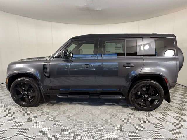 2025 Land Rover Defender 110 V8 photo 3