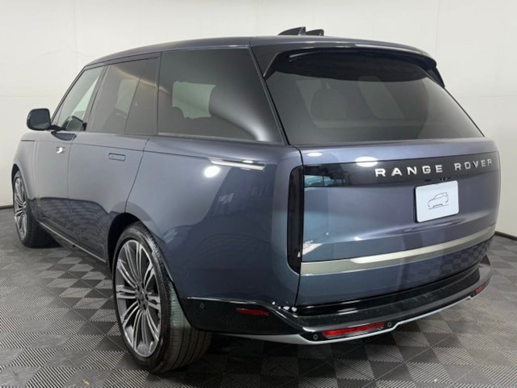 New 2025 Land Rover Range Rover SE SUV