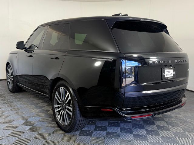 2023 Land Rover Range Rover SE photo 4
