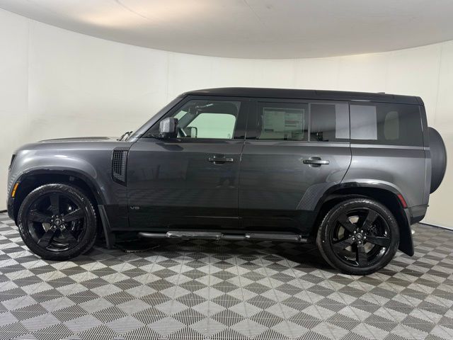 2025 Land Rover Defender 110 V8 photo 3