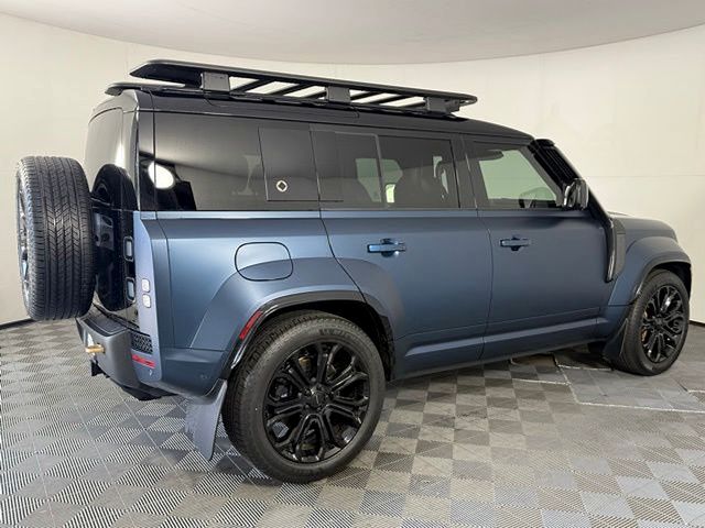 2026 Land Rover Defender OCTA - Photo 6