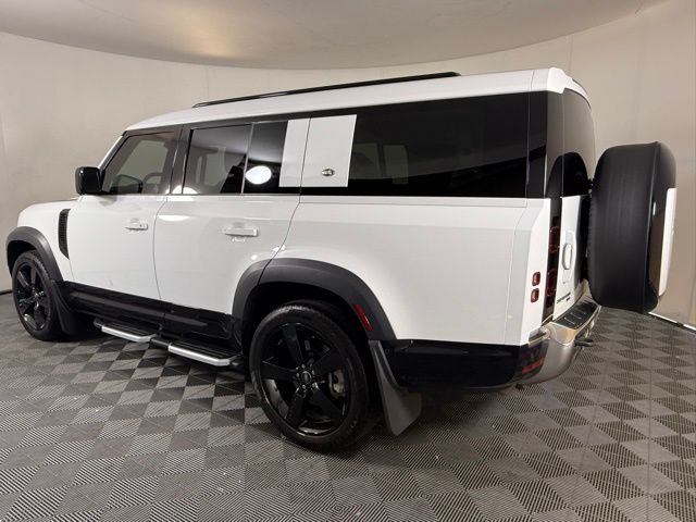 2023 Land Rover Defender 130 SE photo 2
