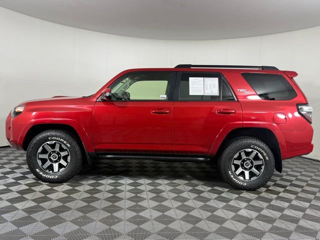 2022 Toyota 4Runner TRD Off-Road Premium photo 3