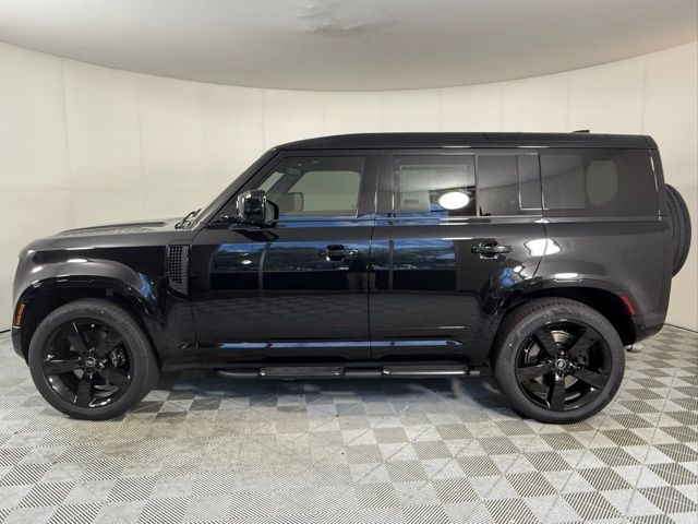 2025 Land Rover Defender 110 V8 photo 3