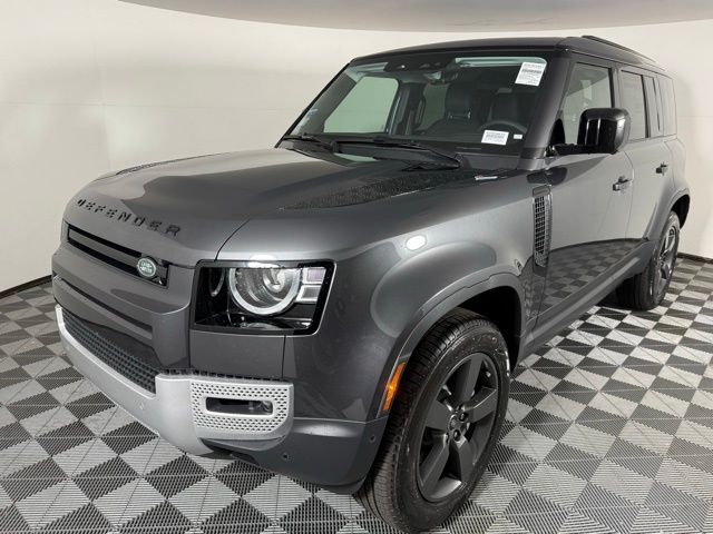 2025 Land Rover Defender 110 S photo 3