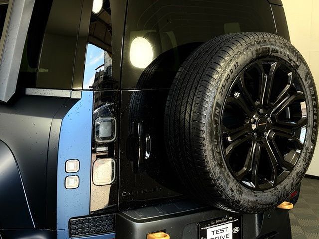 2026 Land Rover Defender OCTA - Photo 15