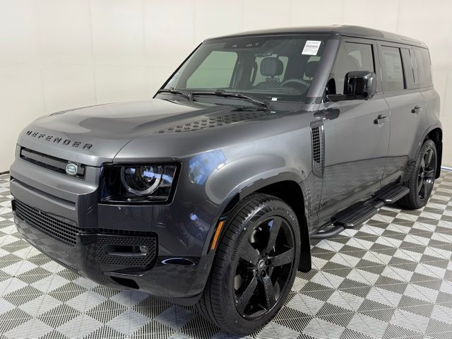 2025 Land Rover Defender 110 V8 photo 2