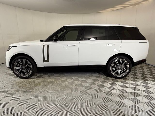 2025 Land Rover Range Rover SE photo 3