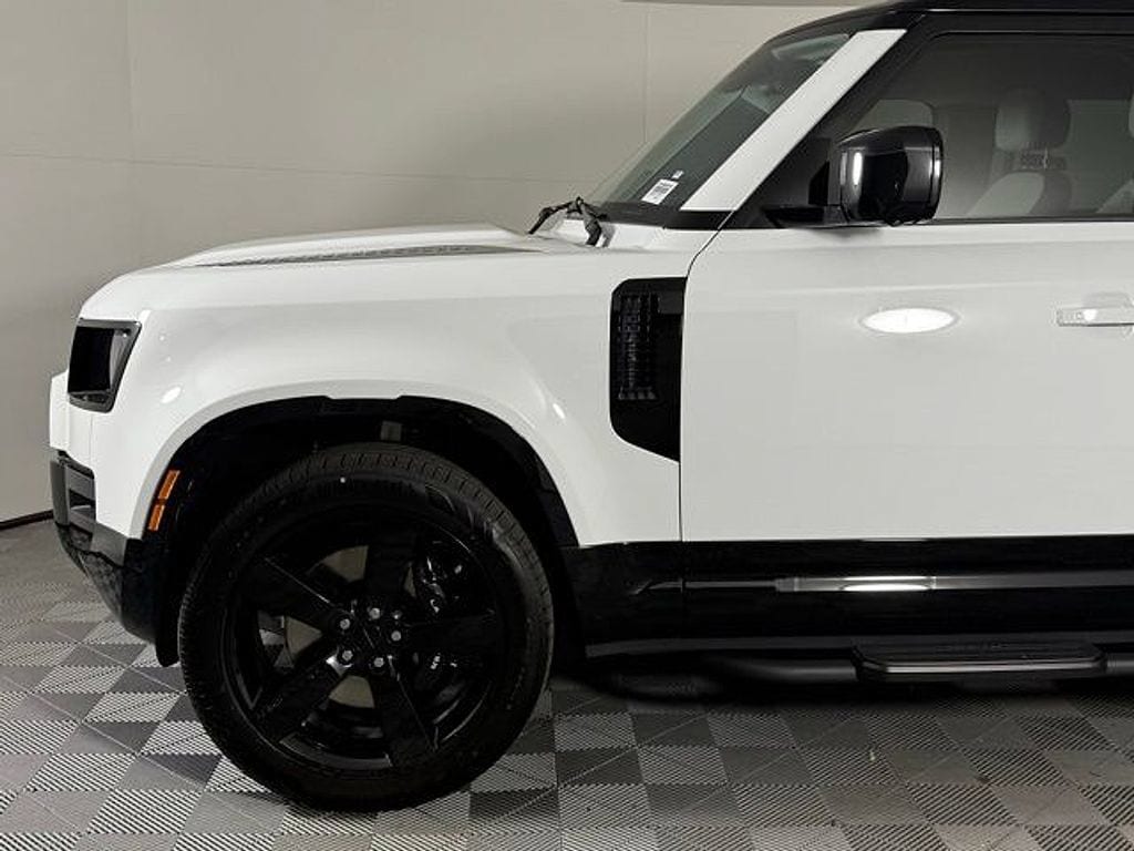 2026 Land Rover Defender V8 - Photo 13