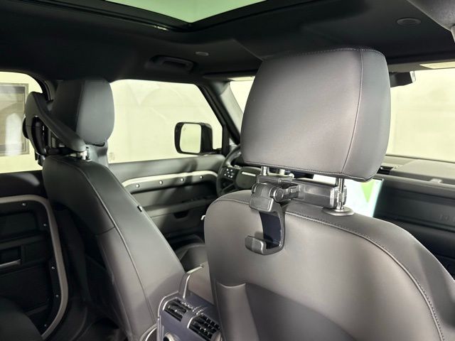 2026 Land Rover Defender S - Photo 38