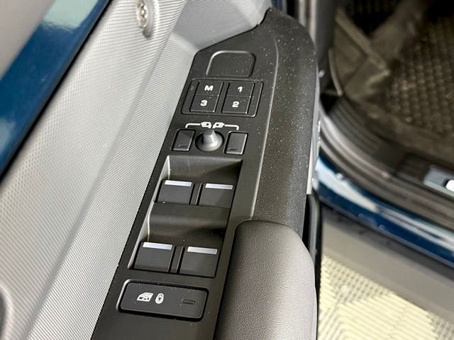 2026 Land Rover Defender OCTA - Photo 25