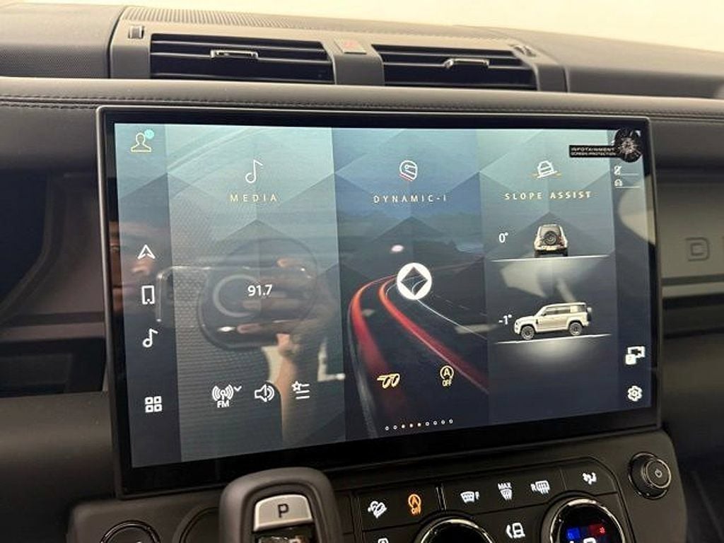 2026 Land Rover Defender OCTA - Photo 29