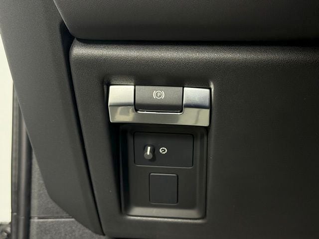 2025 Land Rover Defender V8 - Photo 42