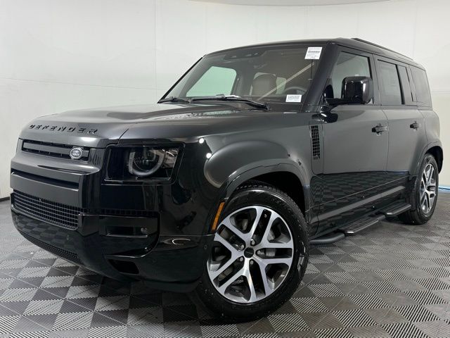 2026 Land Rover Defender X-Dynamic SE's photo