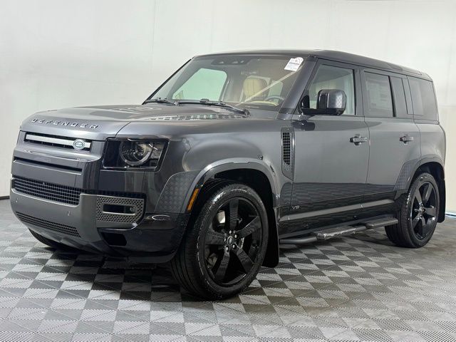 2025 Land Rover Defender 110 V8 photo 2