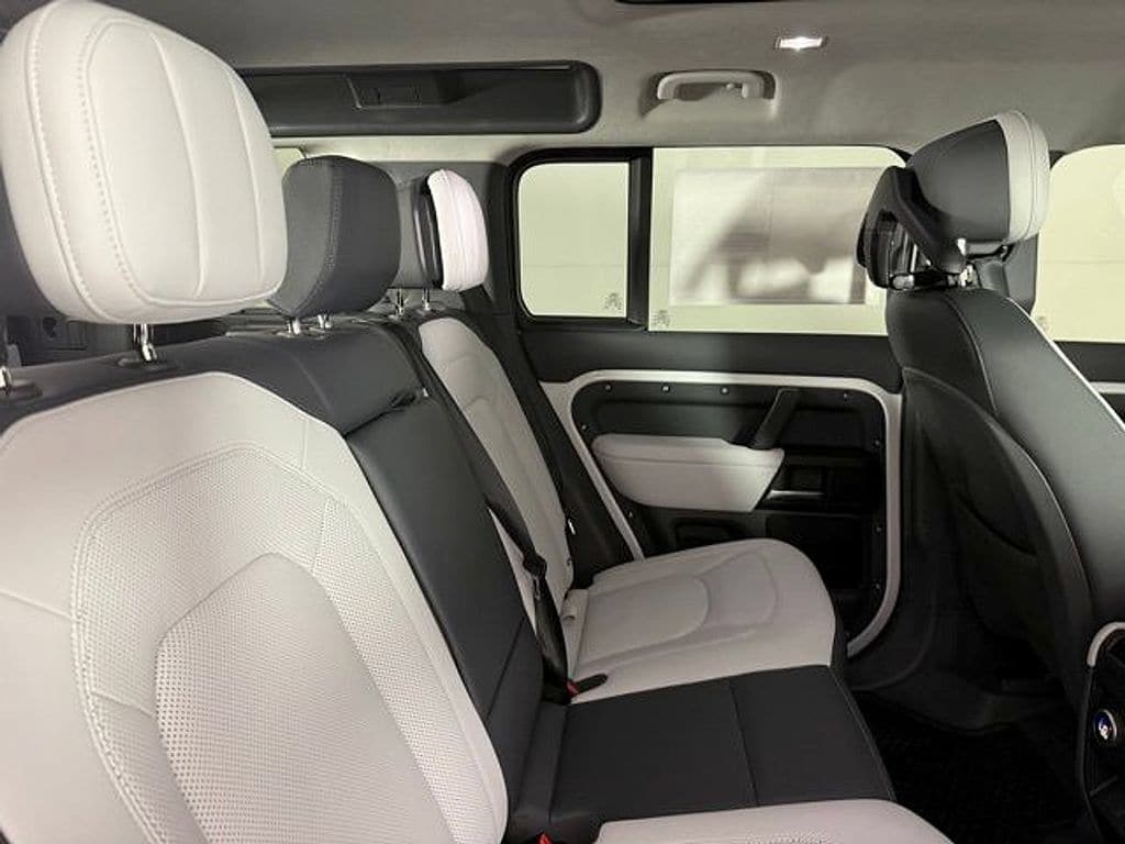 2026 Land Rover Defender V8 - Photo 34