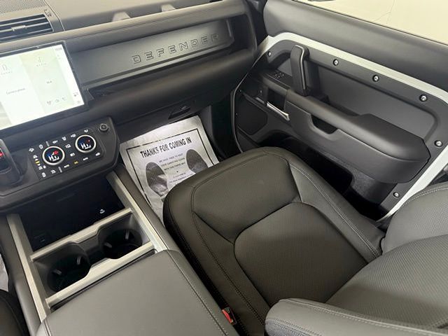 2025 Land Rover Defender V8 - Photo 27