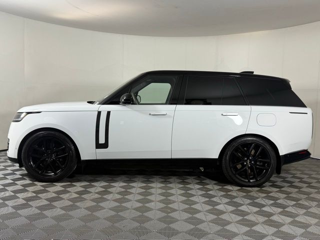 2025 Land Rover Range Rover SE photo 3