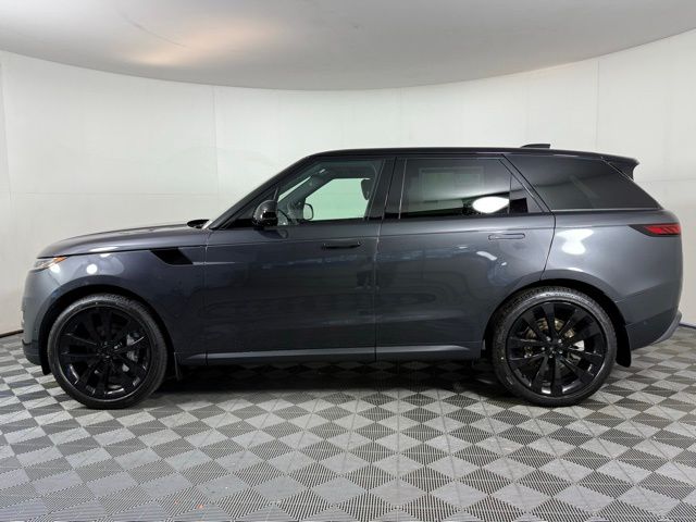 2025 Land Rover Range Rover Sport SE photo 3