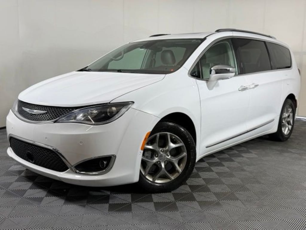 Used 2019 Chrysler Pacifica Limited Minivan/Van