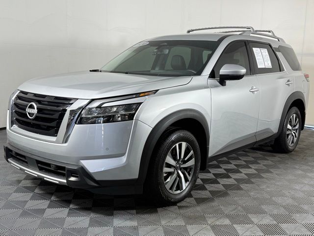 2024 Nissan Pathfinder SL photo 2