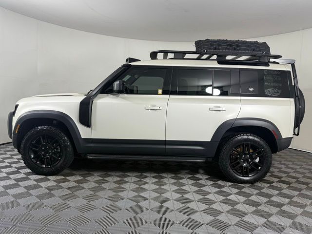 2024 Land Rover Defender 110 S photo 3