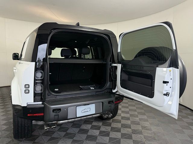 2025 Land Rover Defender V8 - Photo 19