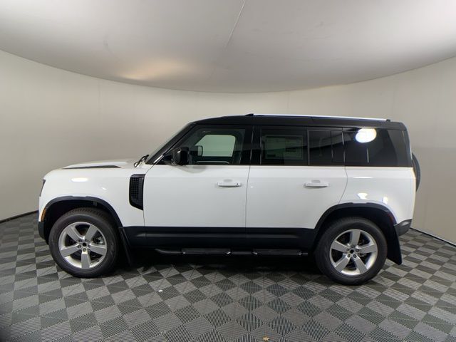 2025 Land Rover Defender 110 S photo 3