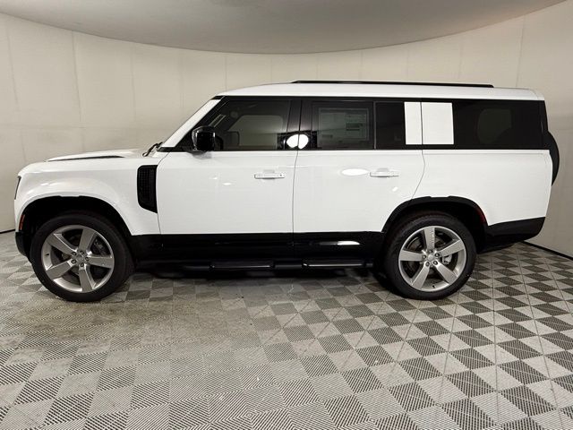 2025 Land Rover Defender 130 X-Dynamic SE photo 3