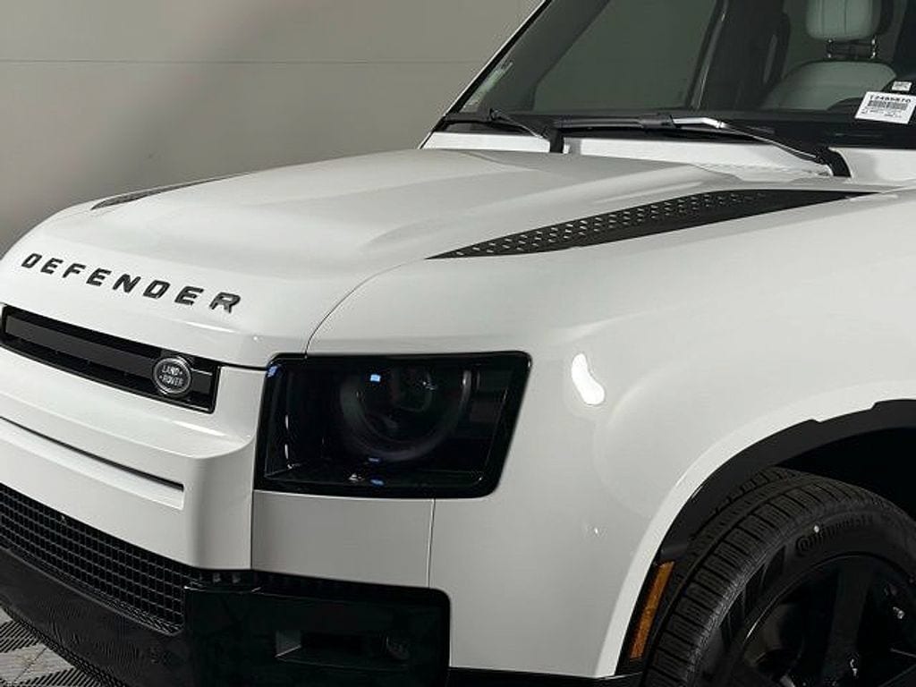 2026 Land Rover Defender V8 - Photo 12