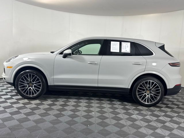 2023 Porsche Cayenne Base photo 2