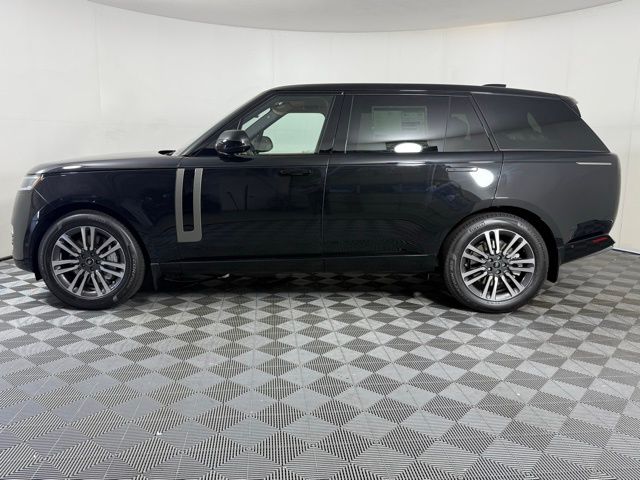 2025 Land Rover Range Rover SE photo 3