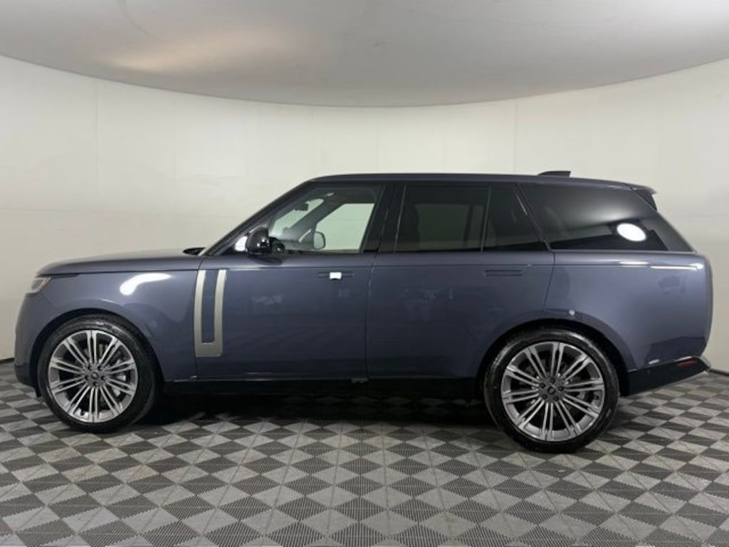 New 2025 Land Rover Range Rover SE SUV