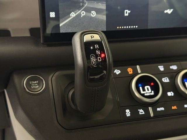 2025 Land Rover Defender X-Dynamic SE - Photo 36