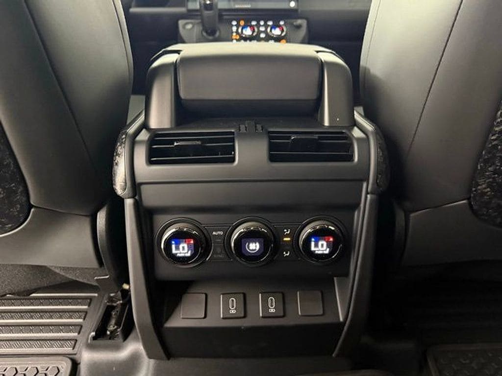 2026 Land Rover Defender OCTA - Photo 20