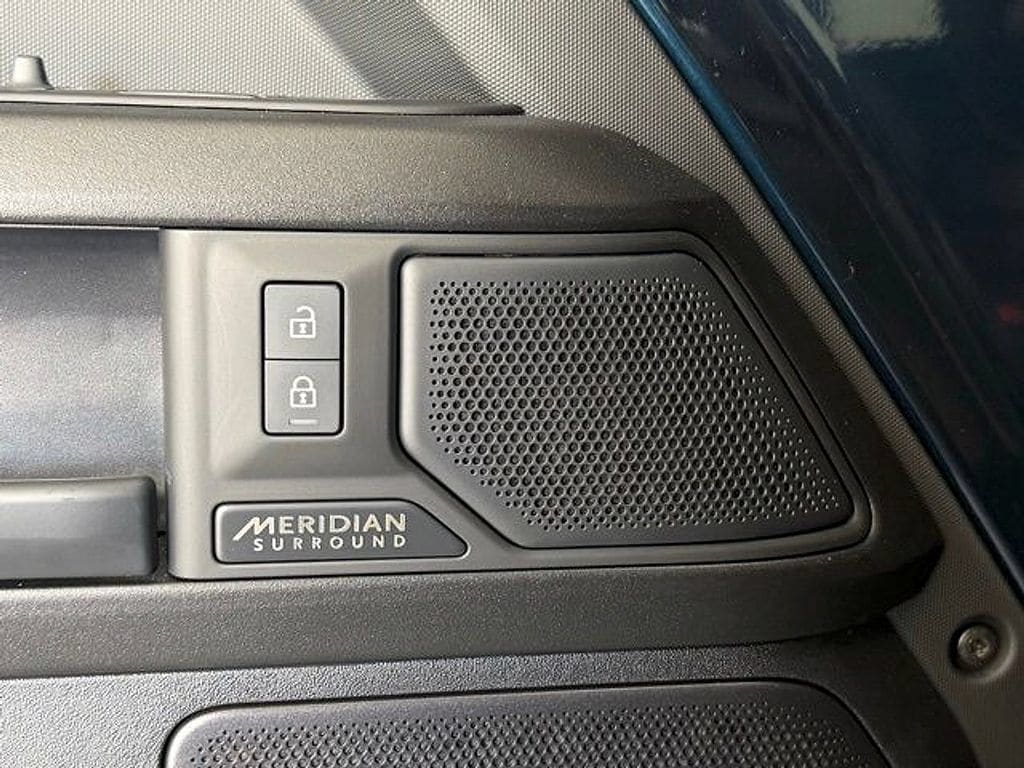 2026 Land Rover Defender OCTA - Photo 26