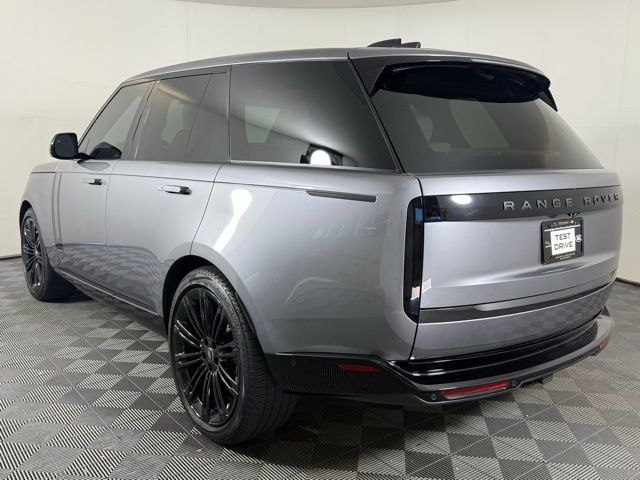 2024 Land Rover Range Rover SE photo 4