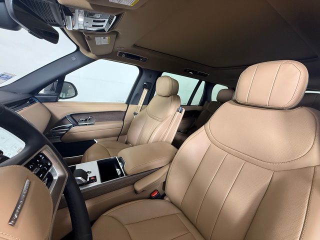 2025 Land Rover Range Rover SE photo 4