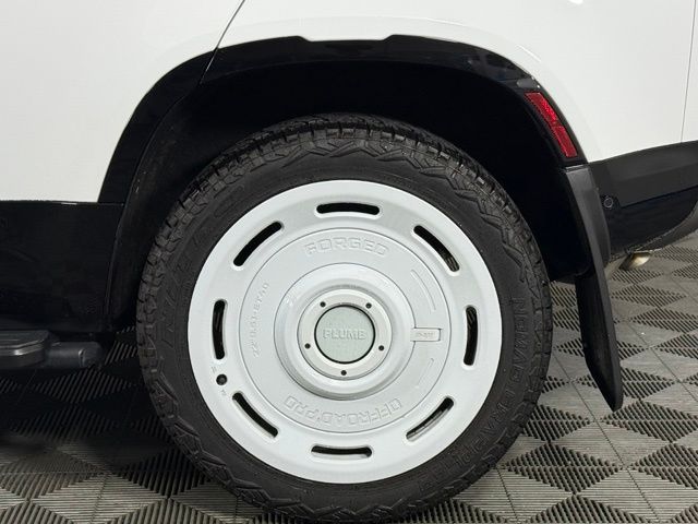 2025 Land Rover Defender X-Dynamic SE - Photo 14