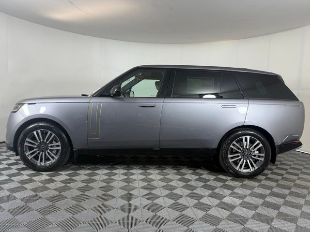 2025 Land Rover Range Rover SE photo 2