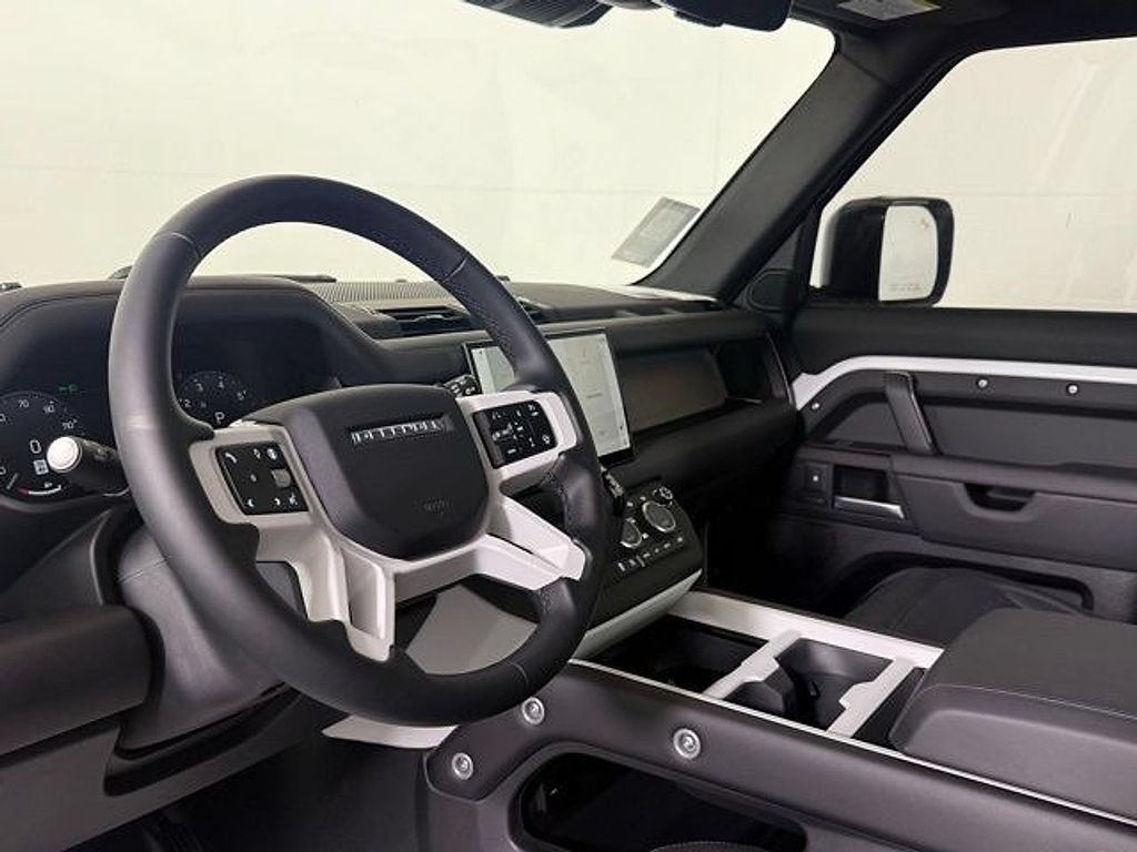 New 2025 Land Rover Defender 130 X-Dynamic SE SUV
