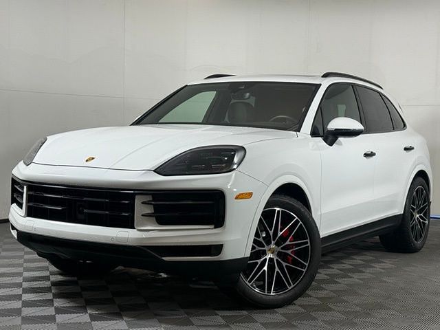 2024 Porsche Cayenne S's photo