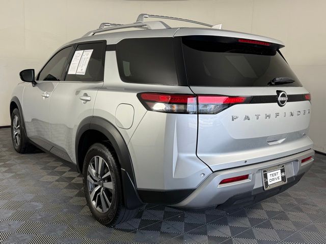 2024 Nissan Pathfinder SL photo 4