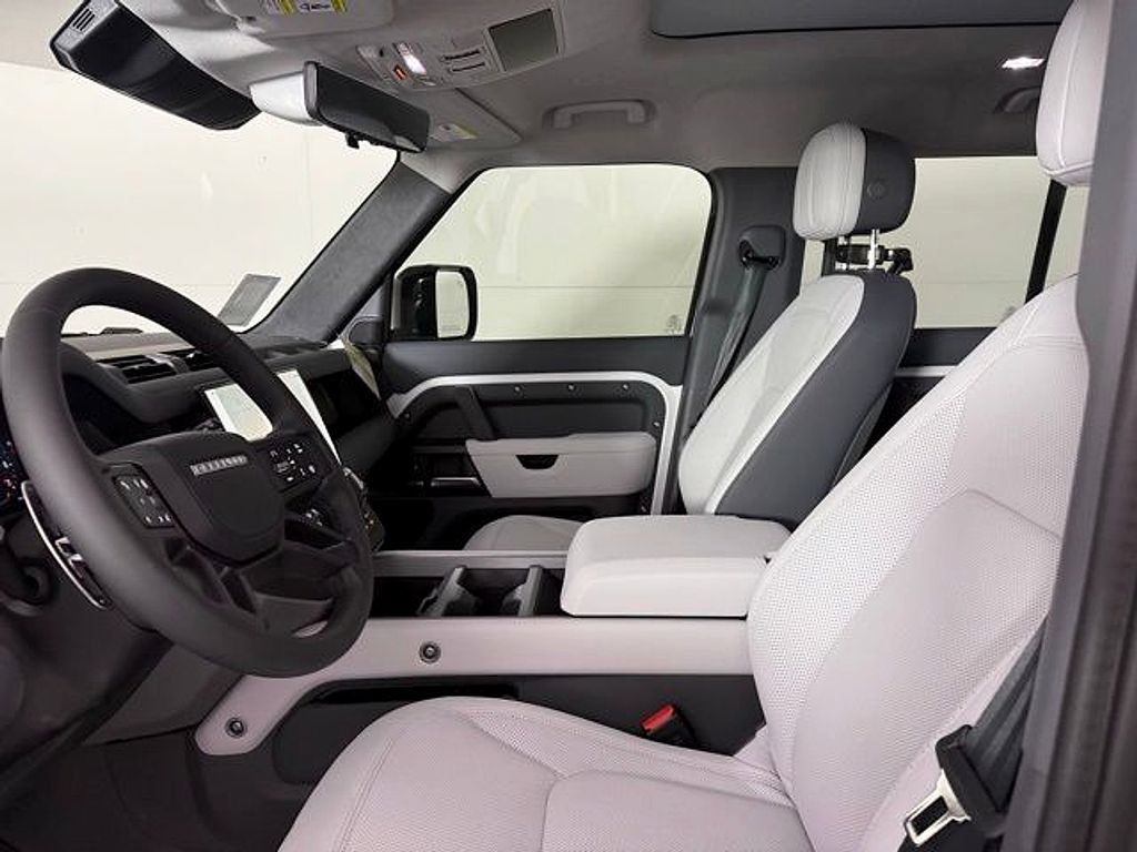 2026 Land Rover Defender V8 - Photo 17